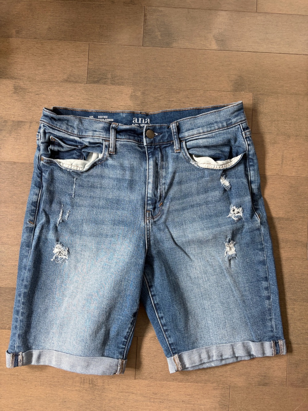 Women's Mid Wash Distressed Denim Bermuda Shorts, size 10